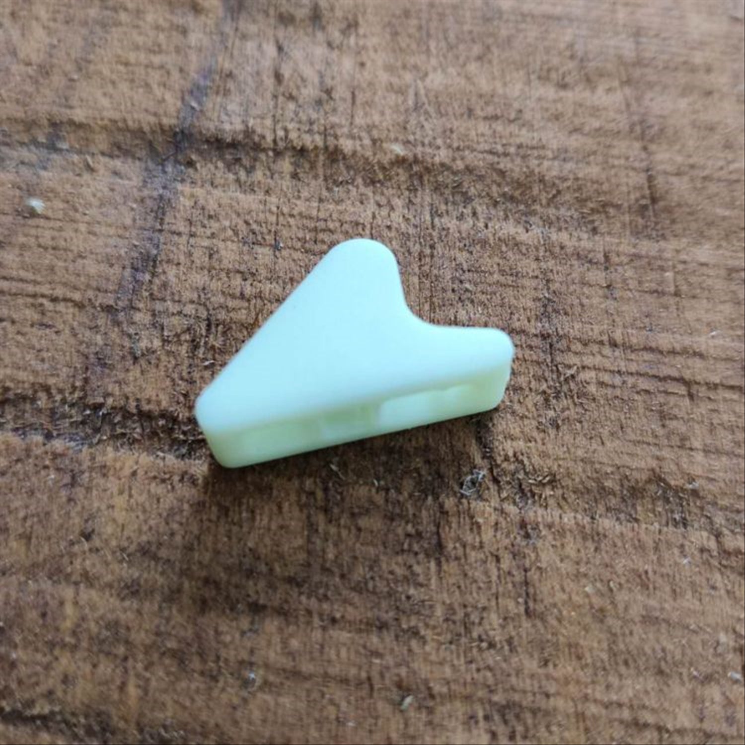 Orson Orson Glow in the Dark Triangle Tensioners For 1-2mm Guy Rope - 10 Pack