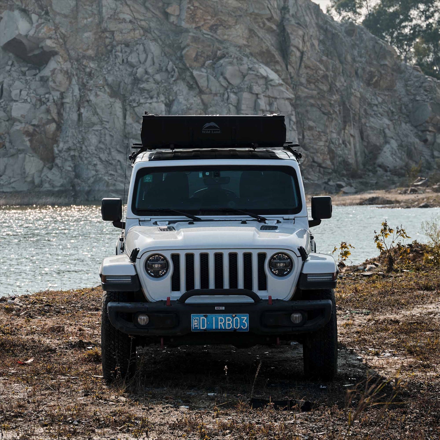 Wild Land Wild Land Hard Shell Voyager Roof Top Tent - Family Sized 200cm x 230cm