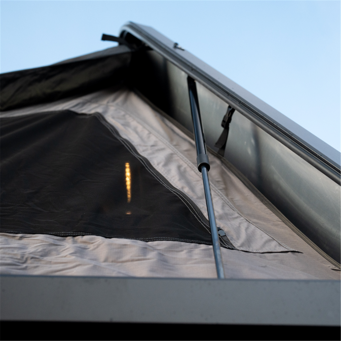 Wild Land Wild Land DC2 Aluminium Hard Shell Roof Top Tent Includes Free Cargo Racks - 120cm or 140cm Wide