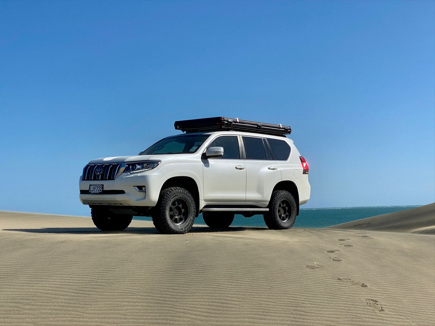 Wild Land Wild Land DC2 Aluminium Hard Shell Roof Top Tent Includes Free Cargo Racks - 120cm or 140cm Wide