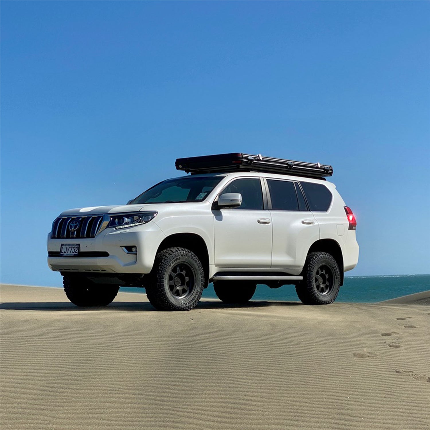 Wild Land Wild Land DC2 Aluminium Hard Shell Roof Top Tent Includes Free Cargo Racks - 120cm or 140cm Wide