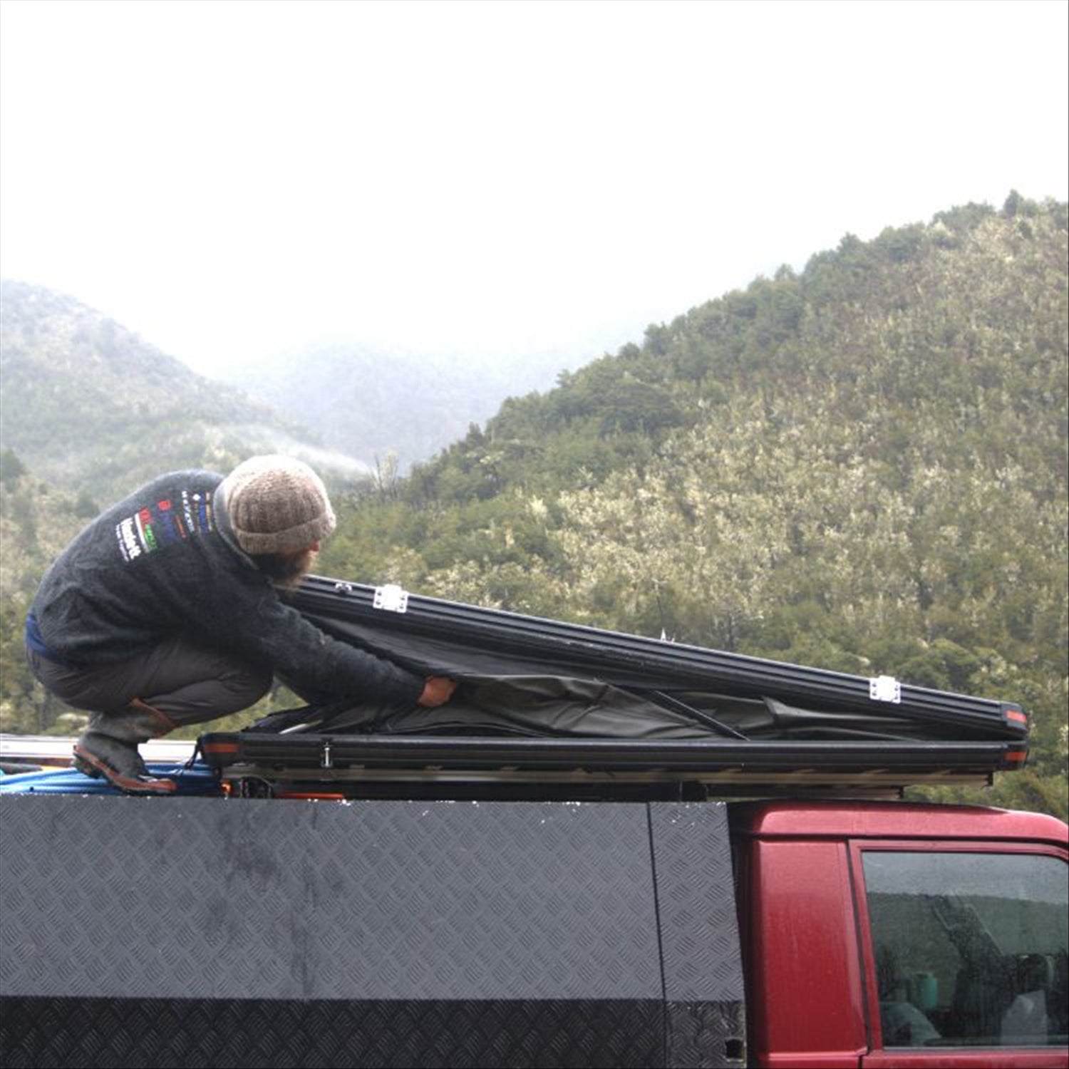 Wild Land Bush Cruiser Hard Shell Roof Top Tent 120cm and 140cm