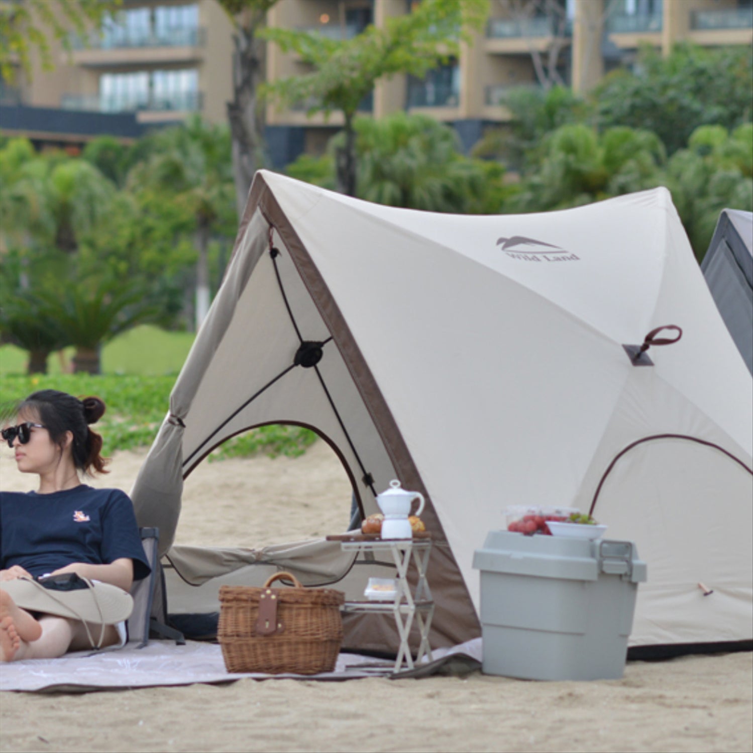Wild Land Cambox Freestanding Beach Shelter with Mesh Door