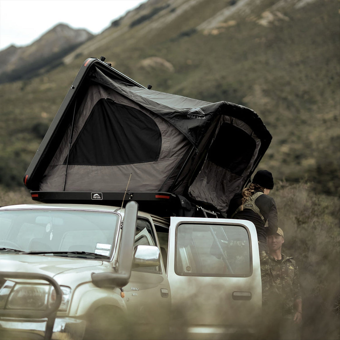 Wild Land Wild Land DC2 Aluminium Hard Shell Roof Top Tent Includes Free Cargo Racks - 120cm or 140cm Wide