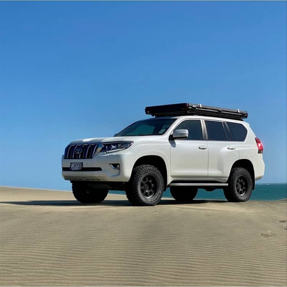 Wild Land DC2 Aluminium Hard Shell Roof Top Tent includes free cargo racks - 120cm or 140cm wide