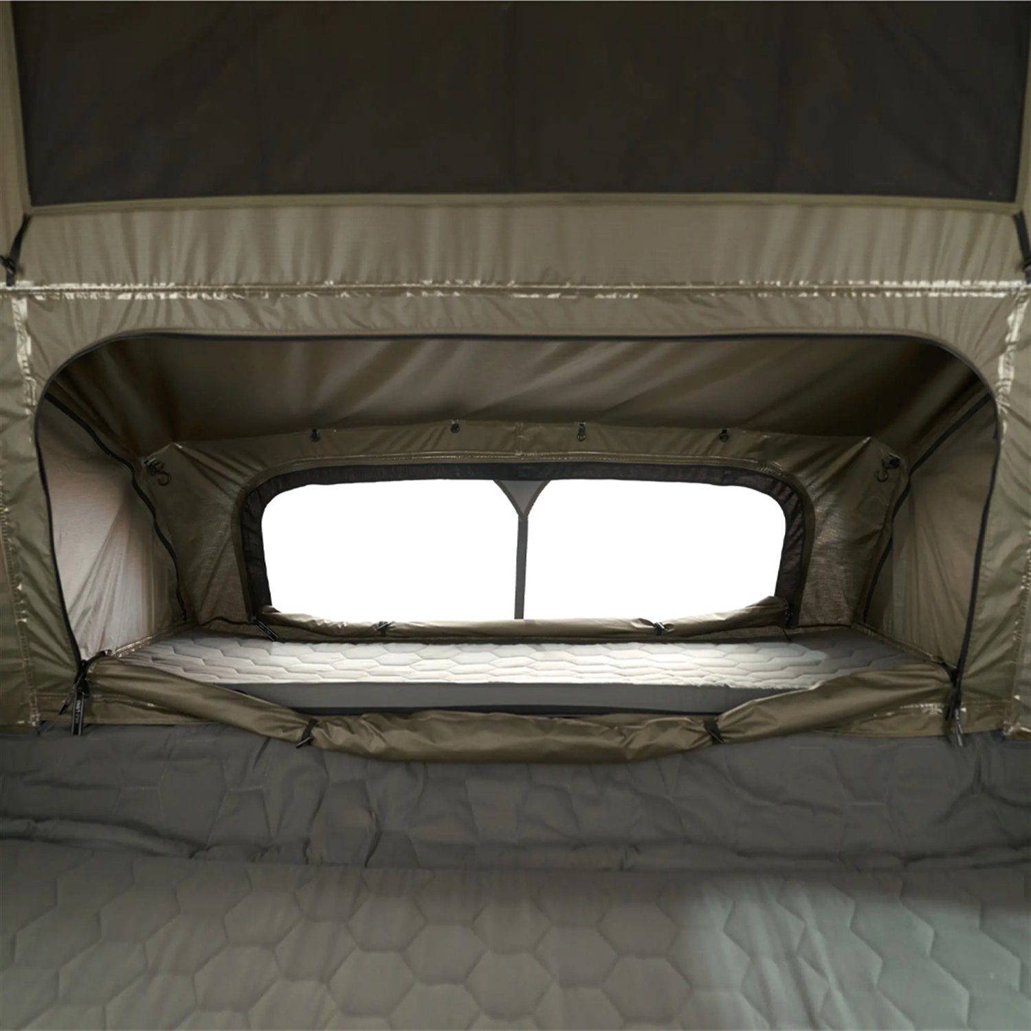 Wild Land Desert Cruiser Plus 130 | Aluminium Hard Shell Family Roof Top Tent