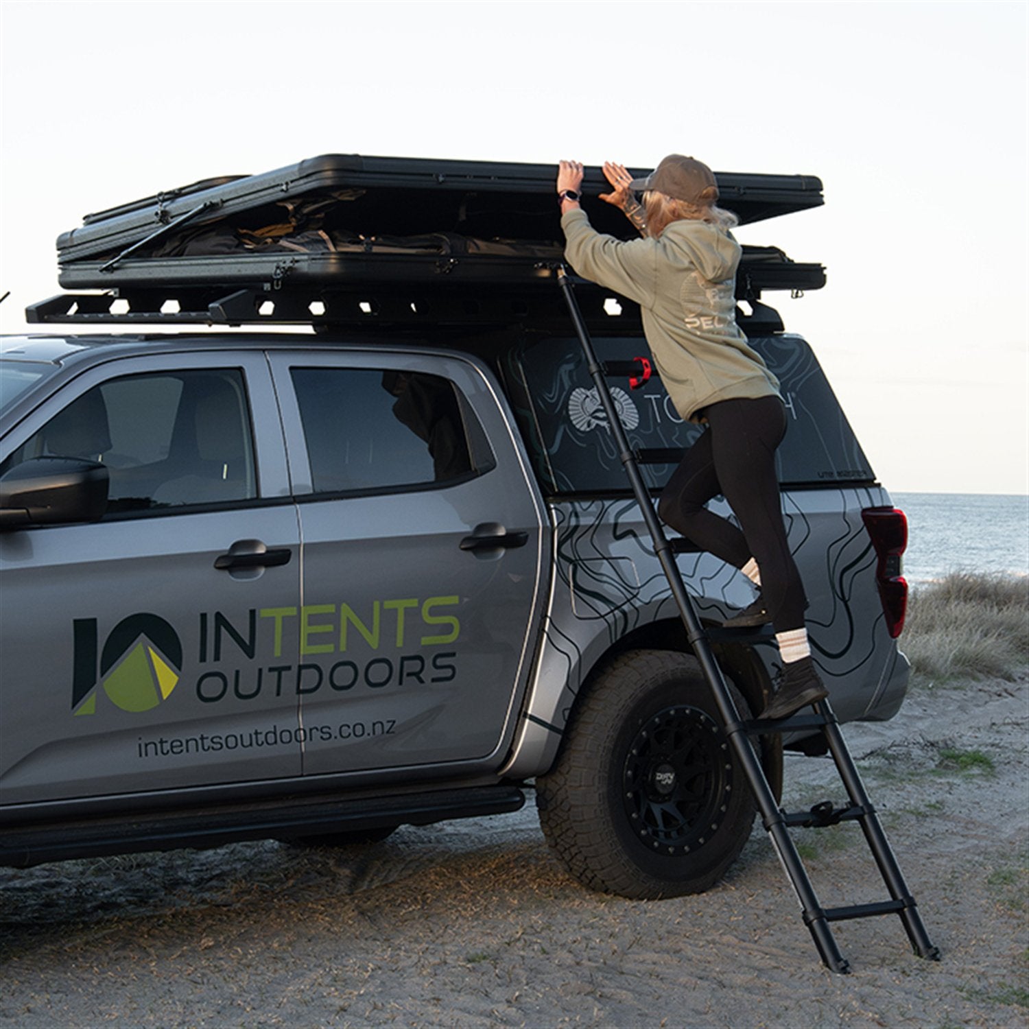Wild Land Wild Land Desert Cruiser 130 Plus | Aluminium Hard Shell Family Roof Top Tent