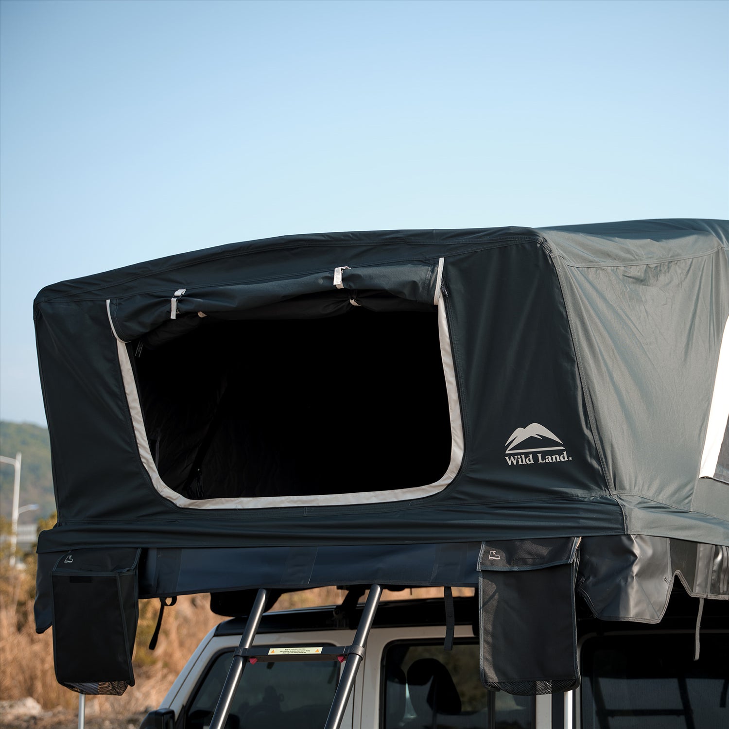 Wild Land Wild Land Hard Shell Voyager Roof Top Tent - Family Sized 200cm x 230cm