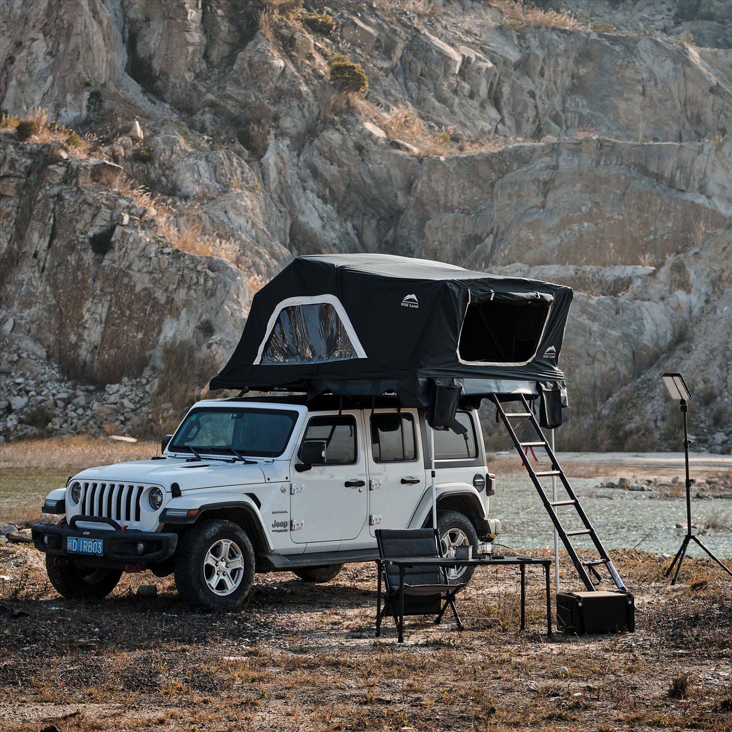 Wild Land Wild Land Hard Shell Voyager Roof Top Tent - Family Sized 200cm x 230cm