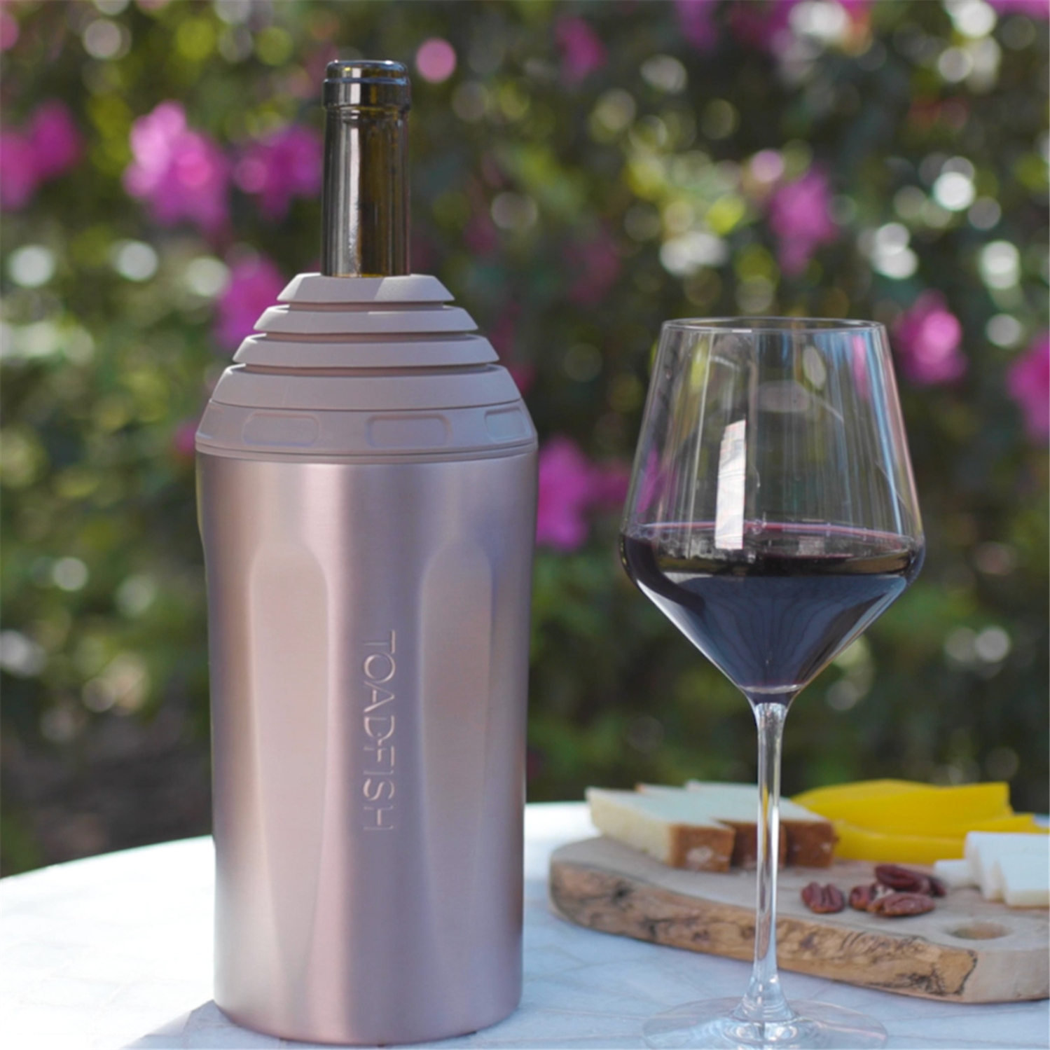 TOADFISH Toadfish Insulated Wine Chiller With Flexi-lock Pouring, Fits Most Bottles