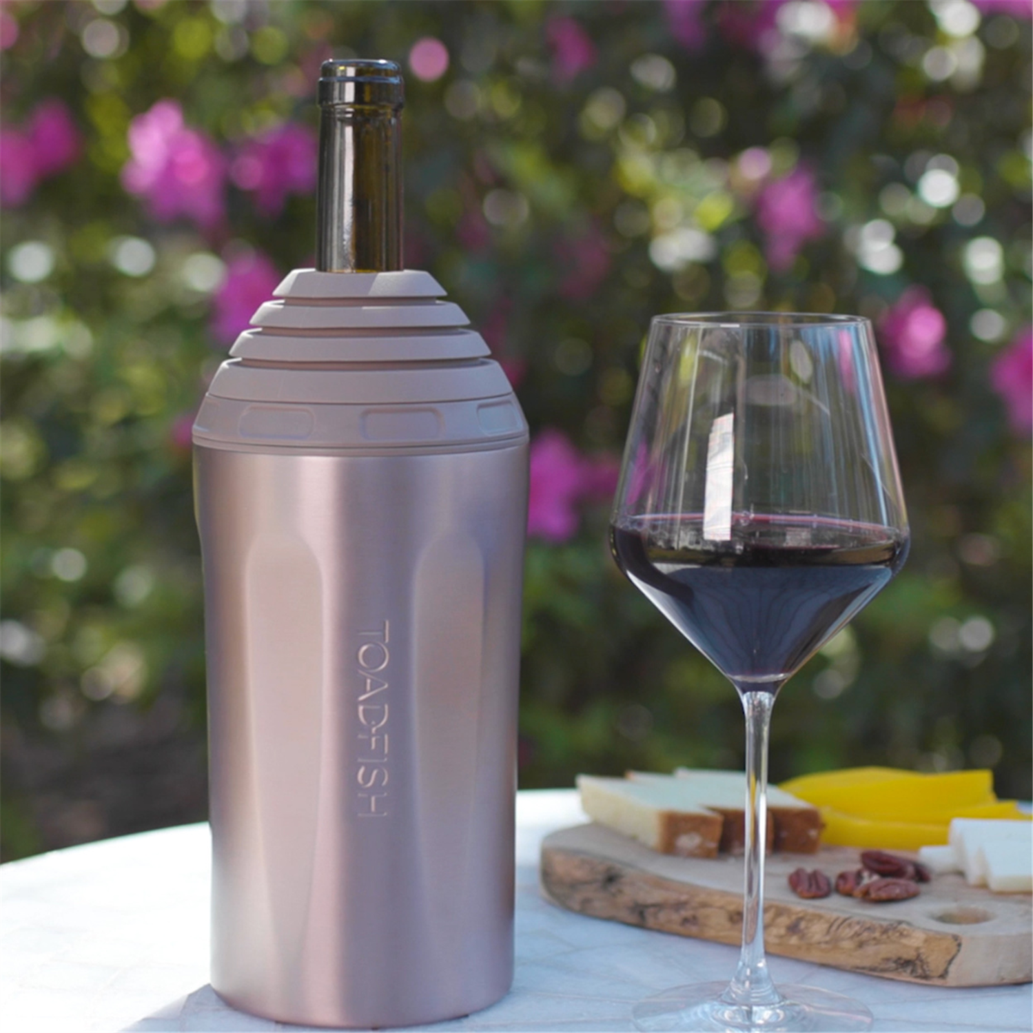 Toadfish Insulated Wine Chiller With Flexi-lock Pouring, Fits Most Bottles