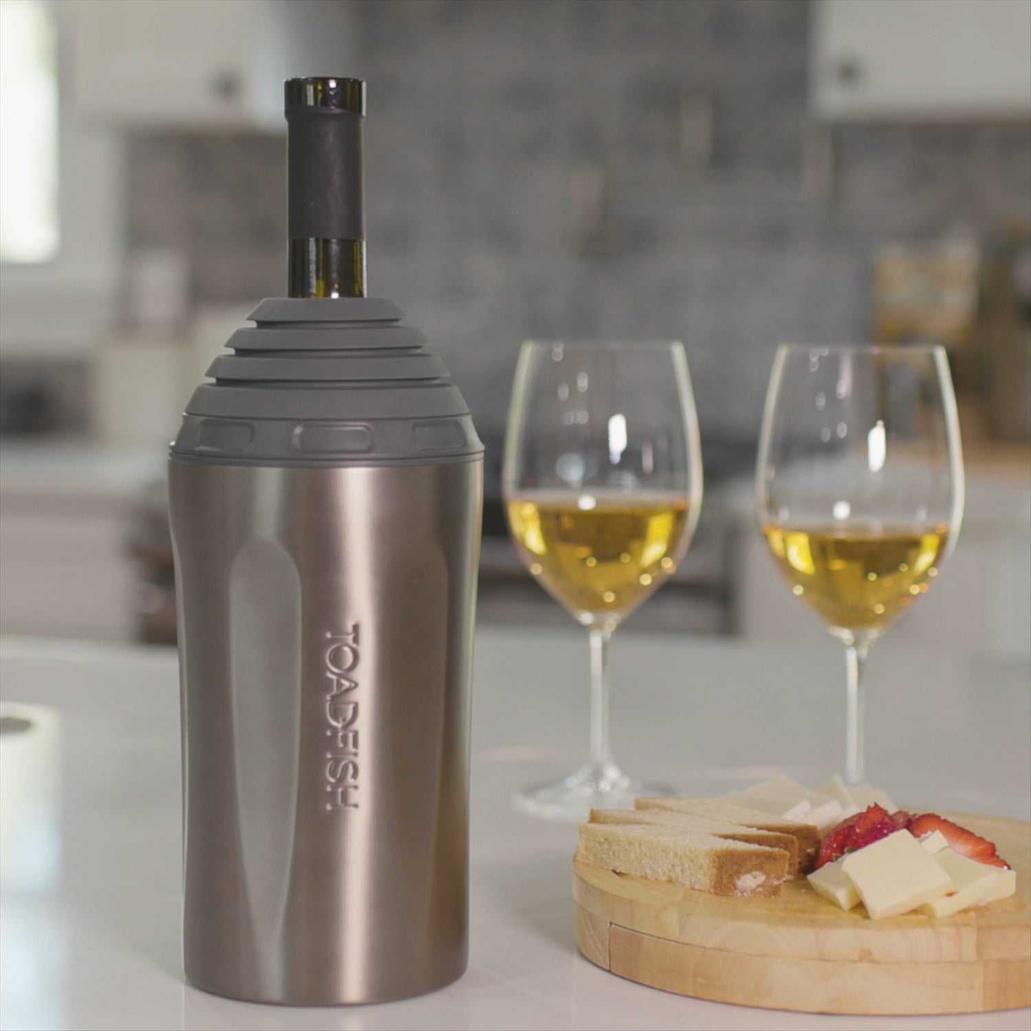 Toadfish Insulated Wine Chiller With Flexi-lock Pouring, Fits Most Bottles